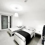 Apartament Oezels Designer Loft - Smart Tv, Netflix, Private Kostenlose Tiefgarage, Self-express Check-in,check-out, Outlet 100m