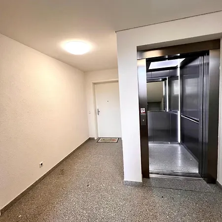 Apartment Oezels Designer Loft Metzingen - Smart Tv, Netflix, Private Kostenlose Tiefgarage, Self-express Check-in,check-out, Outlet 100m