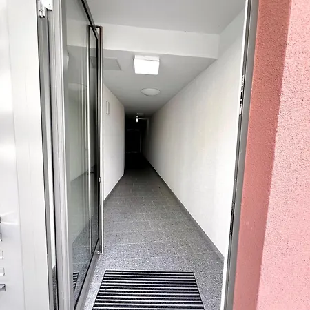 Oezels Designer Loft Metzingen - Smart Tv, Netflix, Private Kostenlose Tiefgarage, Self-express Check-in,check-out, Outlet 100m Apartment *
