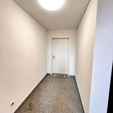 Oezels Designer Loft Metzingen - Smart Tv, Netflix, Private Kostenlose Tiefgarage, Self-express Check-in,check-out, Outlet 100m