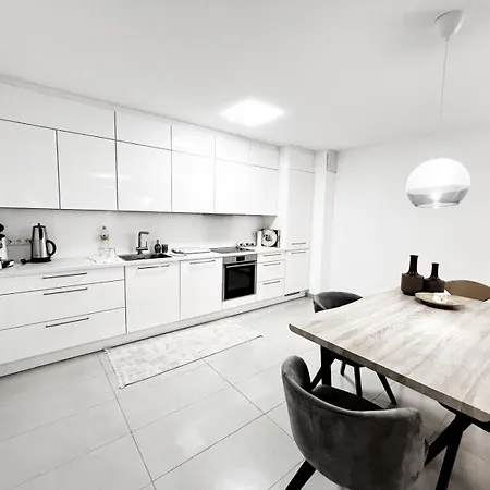 Oezels Designer Loft - Smart Tv, Netflix, Private Kostenlose Tiefgarage, Self-express Check-in,check-out, Outlet 100m メッツィンゲン