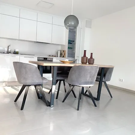 Oezels Designer Loft Metzingen - Smart Tv, Netflix, Private Kostenlose Tiefgarage, Self-express Check-in,check-out, Outlet 100m Apartment
