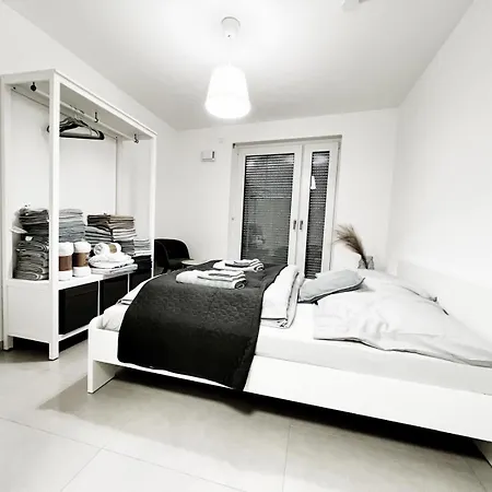 Oezels Designer Loft Metzingen - Smart Tv, Netflix, Private Kostenlose Tiefgarage, Self-express Check-in,check-out, Outlet 100m *