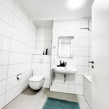 Oezels Designer Loft Metzingen - Smart Tv, Netflix, Private Kostenlose Tiefgarage, Self-express Check-in,check-out, Outlet 100m * Metzingen (Tubingen)