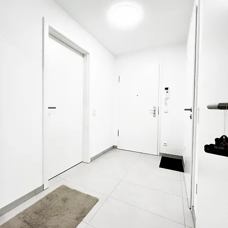 Oezels Designer Loft Metzingen - Smart Tv, Netflix, Private Kostenlose Tiefgarage, Self-express Check-in,check-out, Outlet 100m Apartment *