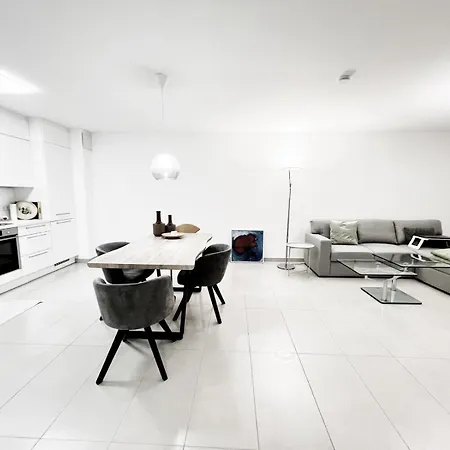 Oezels Designer Loft Metzingen - Smart Tv, Netflix, Private Kostenlose Tiefgarage, Self-express Check-in,check-out, Outlet 100m Apartment Metzingen (Tubingen)