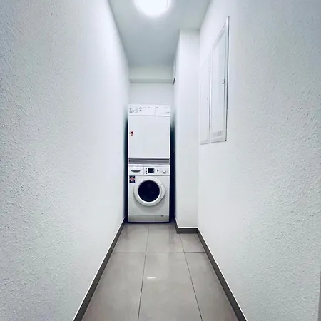 Oezels Designer Loft Metzingen - Smart Tv, Netflix, Private Kostenlose Tiefgarage, Self-express Check-in,check-out, Outlet 100m