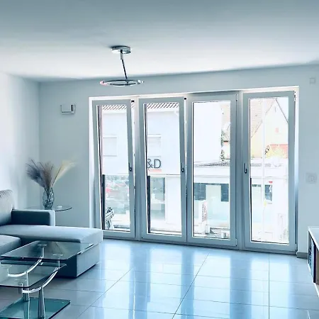 Oezels Designer Loft Metzingen - Smart Tv, Netflix, Private Kostenlose Tiefgarage, Self-express Check-in,check-out, Outlet 100m Apartment