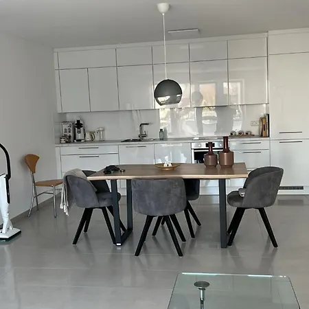 아파트 Oezels Designer Loft - Smart Tv, Netflix, Private Kostenlose Tiefgarage, Self-express Check-in,check-out, Outlet 100m *