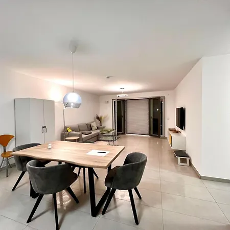 아파트 Oezels Designer Loft - Smart Tv, Netflix, Private Kostenlose Tiefgarage, Self-express Check-in,check-out, Outlet 100m