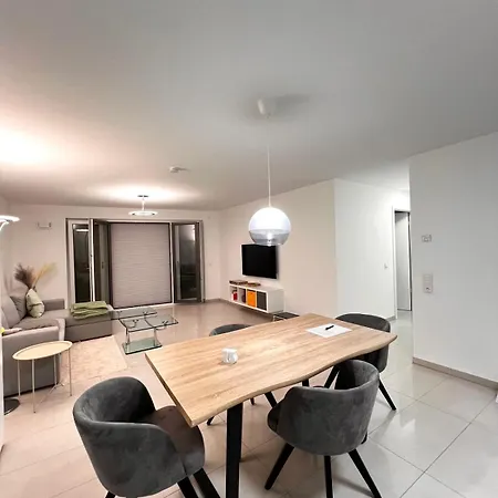 아파트 Oezels Designer Loft - Smart Tv, Netflix, Private Kostenlose Tiefgarage, Self-express Check-in,check-out, Outlet 100m *
